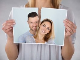 rasgando foto de casal